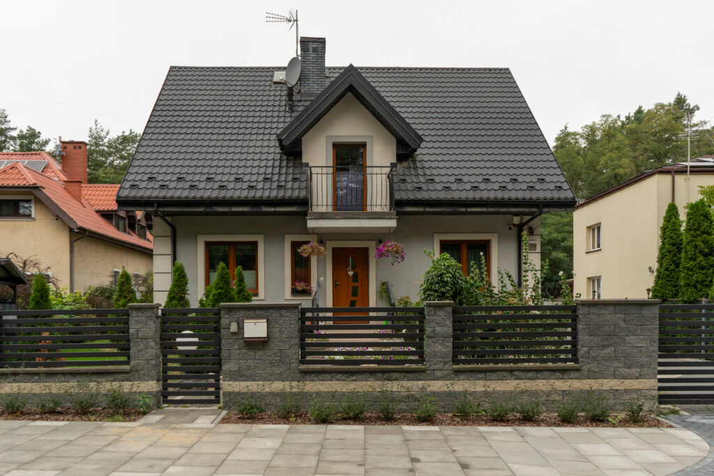 Na co zwrócić uwagę przy wyborze ogrodzenia przed jesienią?